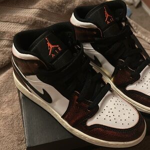 Air Jordan’s, mid rise, red/whitete